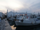 Город Финкас в одноименой бухте на острове Сирос в Греции
